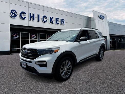 Used 2022 Ford Explorer XLT w/ Equipment Group 202A AWD/4WD image 4