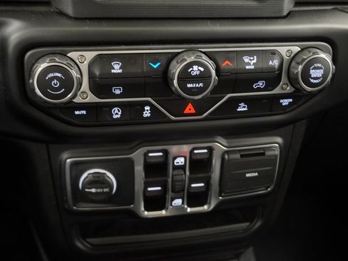 Certified 2023 Jeep Wrangler Sport S image 32