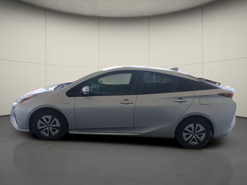 Used 2016 Toyota Prius Three FWD image 4
