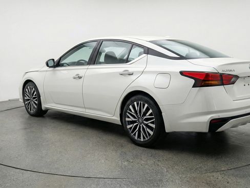 Used 2025 Nissan Altima 2.5 SV FWD image 6