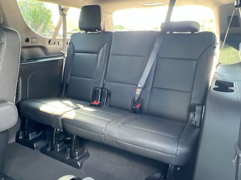 Used 2025 Chevrolet Suburban LT w/ Comfort Package RWD image 21
