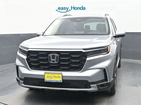 New 2025 Honda Pilot Touring image 3