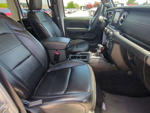 Used 2023 Jeep Wrangler Unlimited Sahara image 27