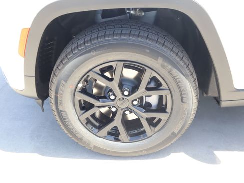 New 2026 Jeep Grand Cherokee Altitude AWD/4WD image 19