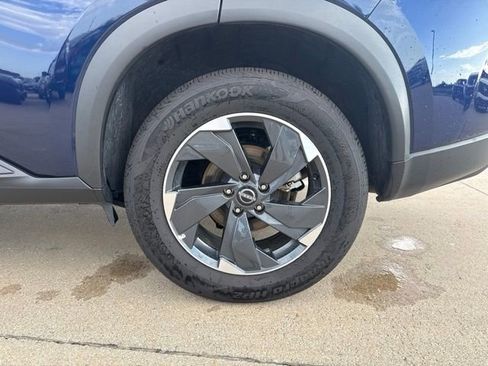 Used 2025 Nissan Rogue SV AWD/4WD image 11