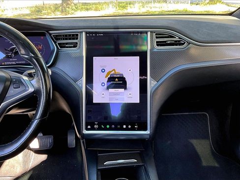 Used 2017 Tesla Model X 90D image 9