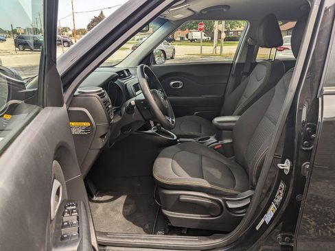 Used 2014 Kia Soul + FWD image 10