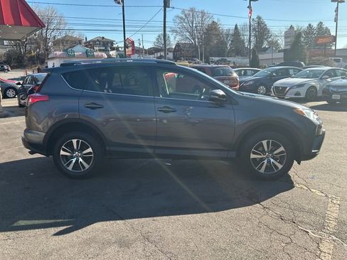 Used 2018 Toyota RAV4 XLE image 8