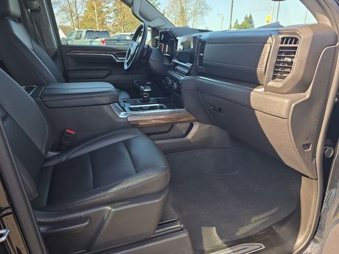 Used 2025 Chevrolet Silverado 1500 LT Trail Boss w/ LT Trail Boss Premium Package image 16