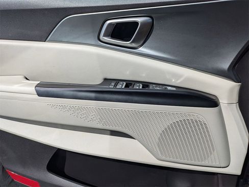 Used 2024 Kia Carnival LX image 11