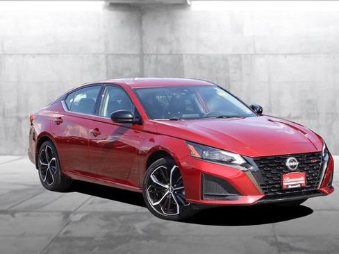 Certified 2025 Nissan Altima 2.5 SR FWD image 2