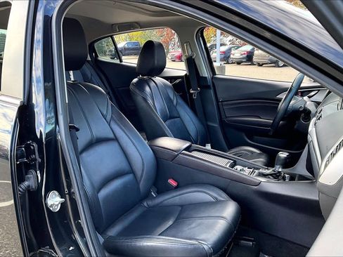 Used 2017 MAZDA MAZDA3 Touring image 9
