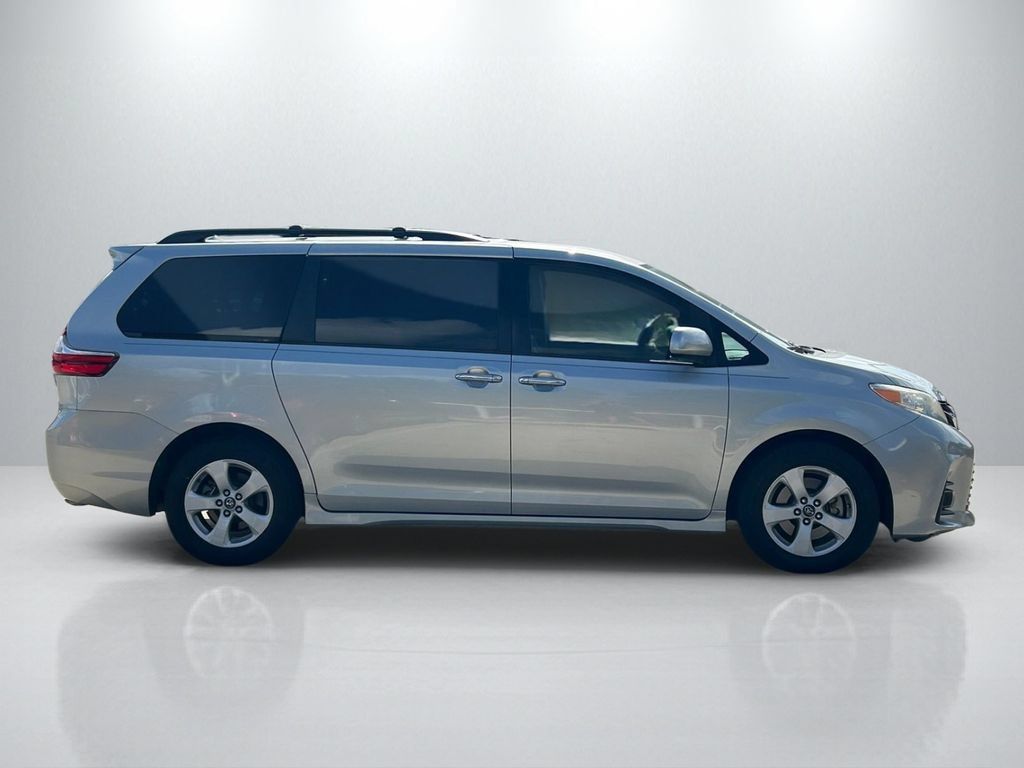 Used 2019 Toyota Sienna LE w/ LE Preferred Package FWD image 4