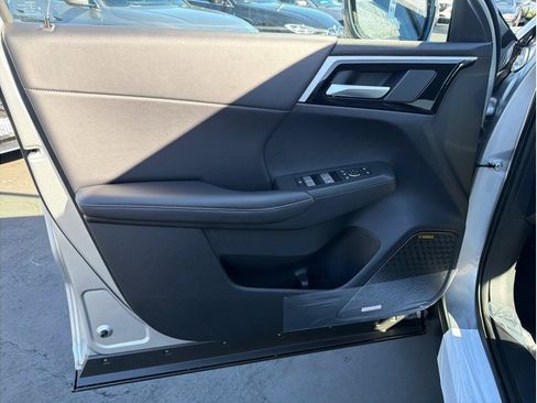 New 2026 Mitsubishi Outlander SE FWD image 9