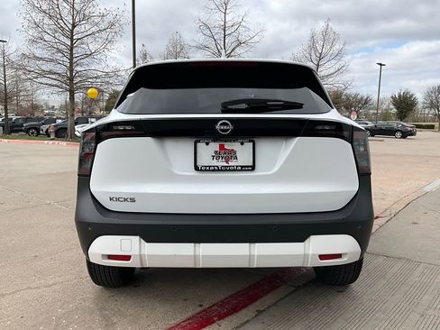 Used 2025 Nissan Kicks SV image 7