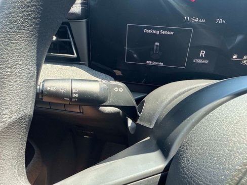 Used 2025 Nissan Kicks SV AWD/4WD image 30