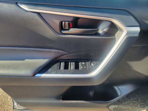Used 2024 Toyota RAV4 LE AWD/4WD image 21