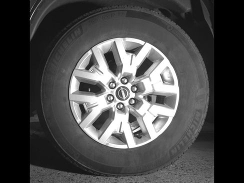 Used 2022 Nissan Frontier SV AWD/4WD image 11