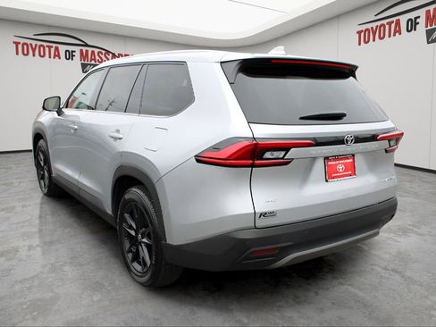 Certified 2024 Toyota Grand Highlander AWD image 3