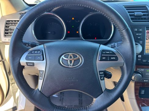Used 2012 Toyota Highlander Limited image 23