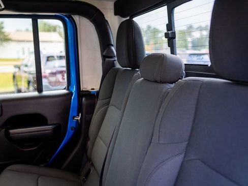 Used 2021 Jeep Gladiator Willys image 9