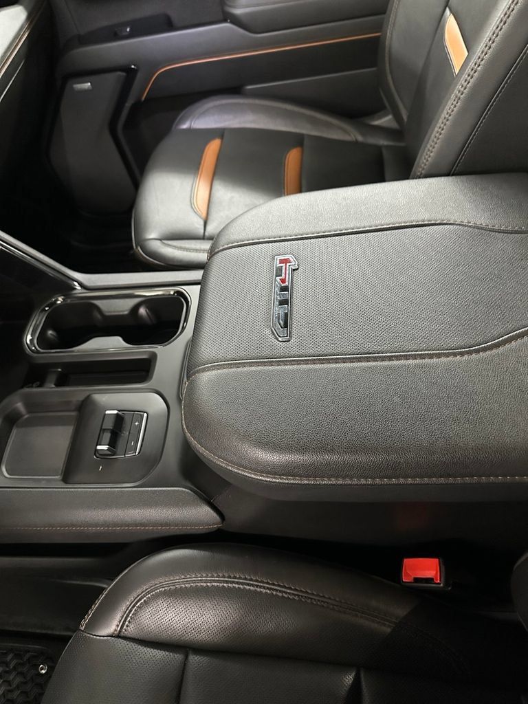 Used 2025 GMC Sierra 2500 AT4 w/ AT4 Premium Plus Package AWD/4WD image 17