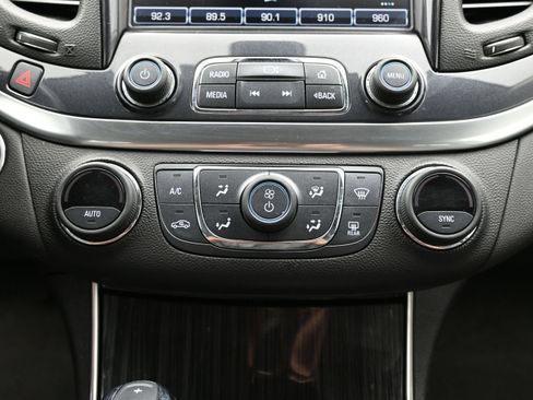 Used 2018 Chevrolet Impala LT FWD image 35