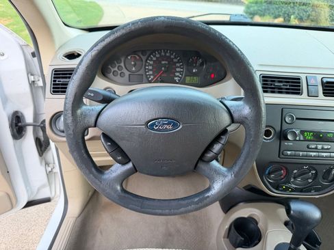 Used 2007 Ford Focus SE FWD image 13
