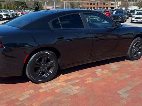 Used 2022 Dodge Charger SXT RWD image 3
