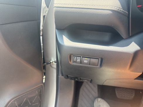 Used 2019 Toyota RAV4 LE w/ Carpet Mat Package FWD image 15