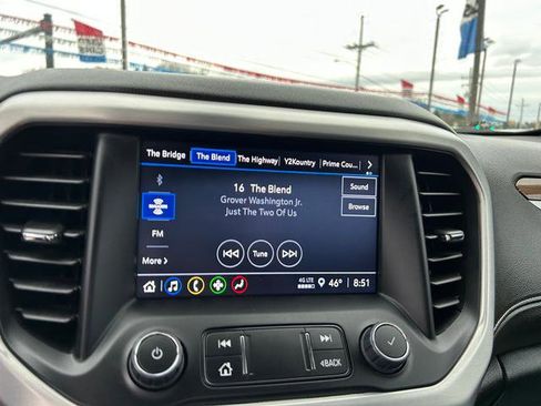 Used 2023 GMC Acadia SLE w/ Driver Convenience Package image 12