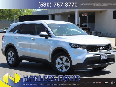 Used 2022 Kia Sorento LX AWD/4WD image 1
