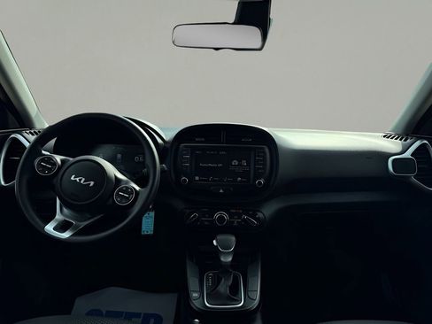 Used 2023 Kia Soul LX w/ LX Technology Package image 14