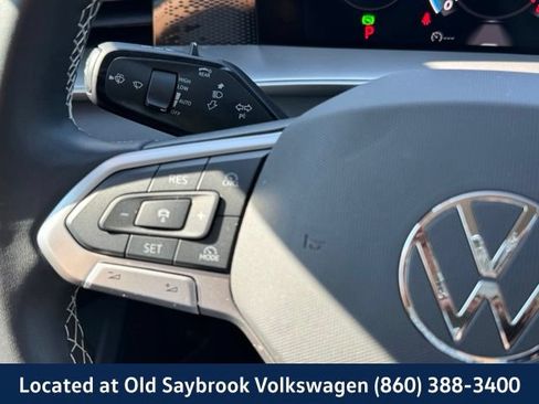 Used 2025 Volkswagen Tiguan SE AWD/4WD image 38