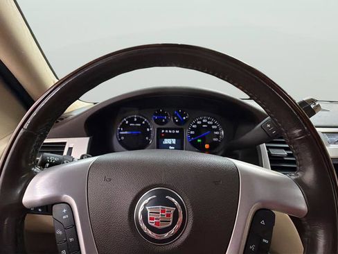 Used 2007 Cadillac Escalade AWD w/ Climate Package image 30