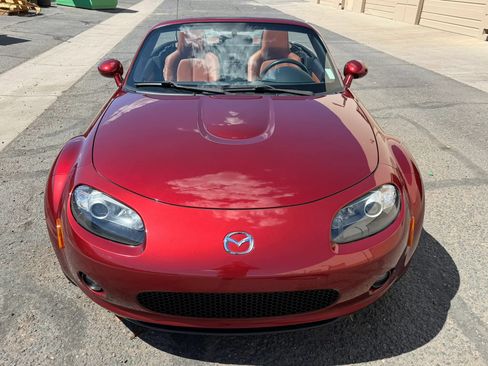 Used 2006 MAZDA MX-5 Miata Grand Touring w/ Premium Pkg RWD image 4