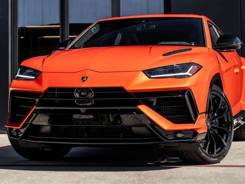 Used 2024 Lamborghini Urus S image 3