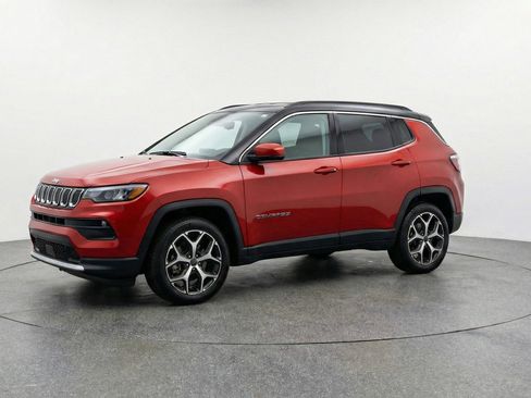Used 2025 Jeep Compass Limited AWD/4WD image 3