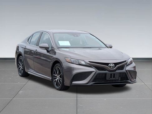 Used 2023 Toyota Camry SE w/ Cold Weather Package FWD image 8