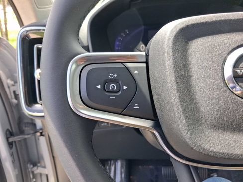 Used 2025 Volvo XC40 B5 Plus AWD/4WD image 19