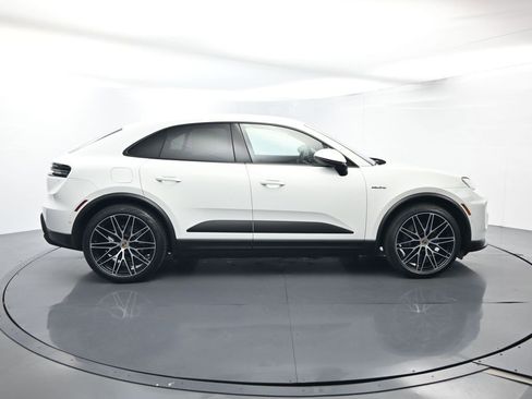 Used 2025 Porsche Macan Electric image 16