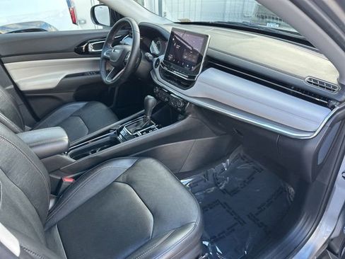 Used 2022 Jeep Compass Limited image 31