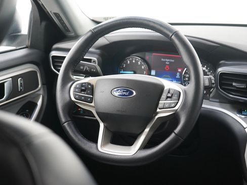 Used 2021 Ford Explorer XLT w/ XLT Sport Appearance Package image 17