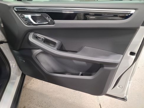 New 2026 Porsche Macan image 28