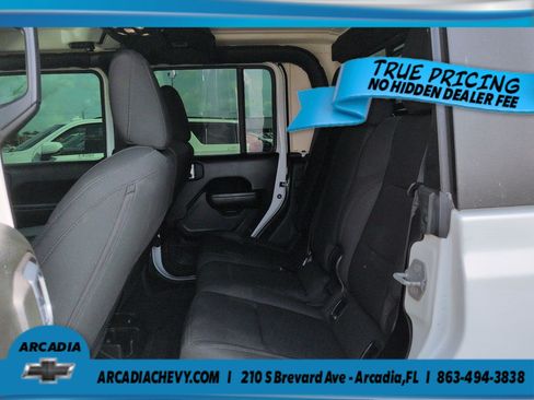 Used 2022 Jeep Gladiator Sport AWD/4WD image 13