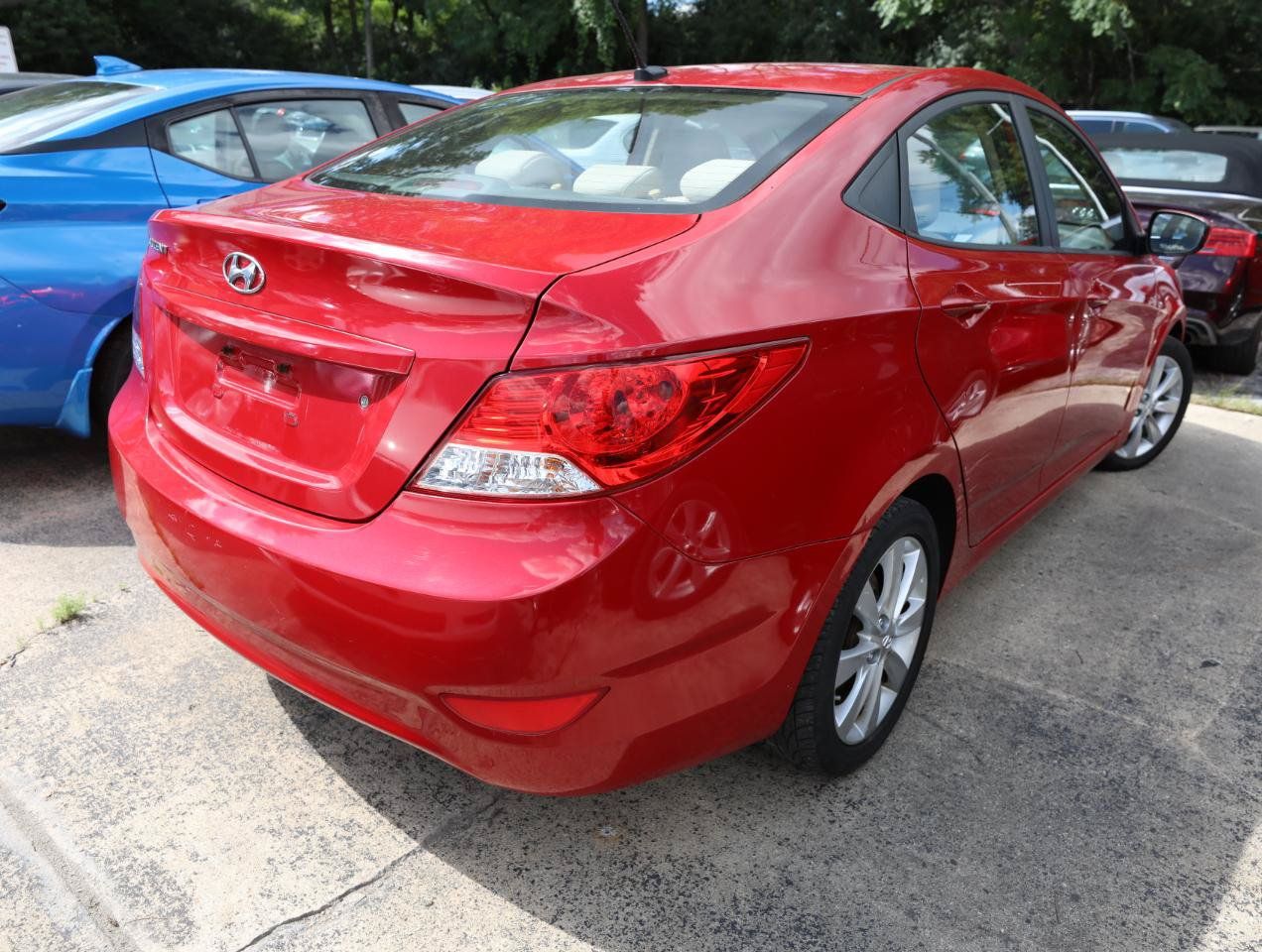 Used 2013 Hyundai Accent GLS w/ Premium Pkg FWD image 6