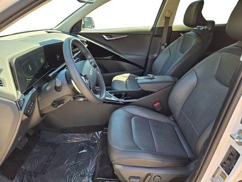 Certified 2023 Kia Niro SX FWD image 18