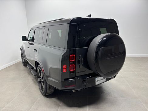 Used 2025 Land Rover Defender 110 X-Dynamic SE AWD/4WD image 9