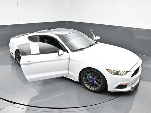 Used 2016 Ford Mustang Premium RWD image 34
