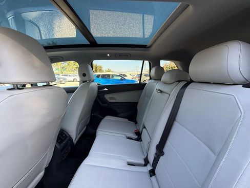 Used 2019 Volkswagen Tiguan SE w/ Panoramic Sunroof Package image 15